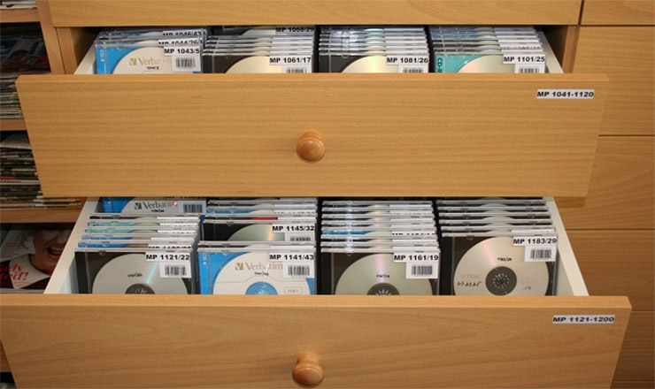 Ukázka zvukových děl (šuplík s CD nosiči)